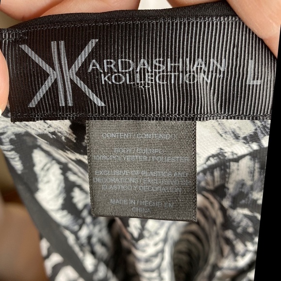 Khardashian Collection Woman’s Zebra Blouse Size L - Picture 6 of 8